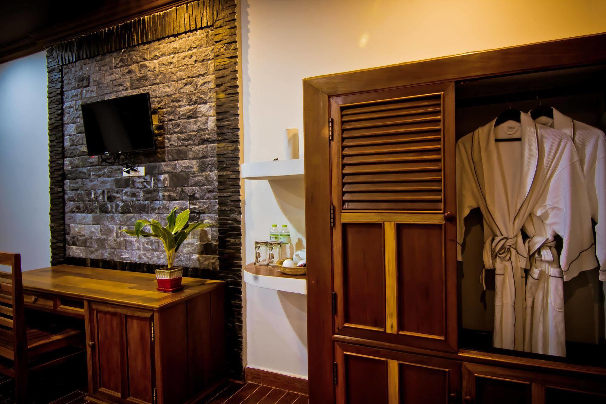 Ravorn Villa Boutique Battambang Exterior photo